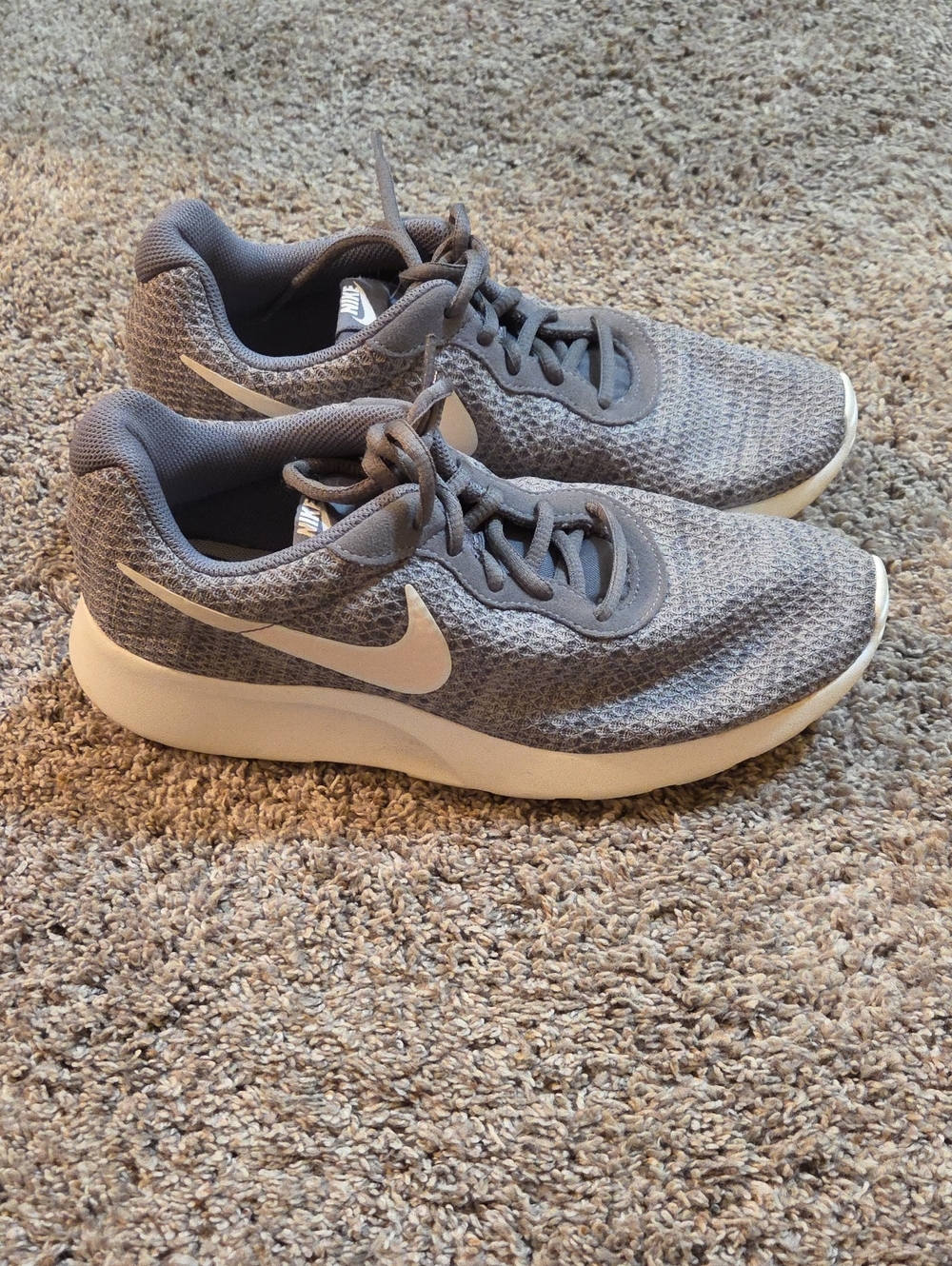 Nike Tanjun Wolf Grey/Pink Women's Running Shoes Size 9.5